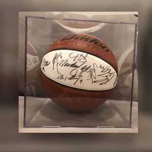 Wizards Multiple Autographs for 2006-2007 BasketBall Includes Case